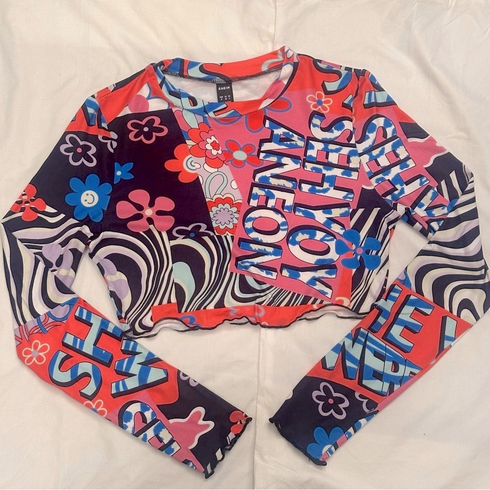 Colorful Y2k comic style Graphic lettuce hem Long Sleeve Crop Top